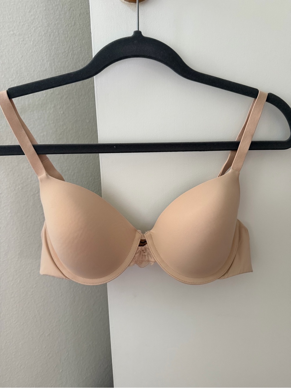 Maidenform nude lightly lined smoothing t shirt bra 34B